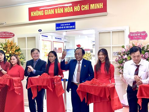 Tin HTV: Ra mắt Phòng Chuyên đề “Bác Hồ với Trí thức Nam Bộ” trong Không gian văn hóa Hồ Chí Minh