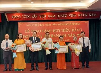 Lễ trao tặng Huy hiệu Đảng đợt 3/2/2024