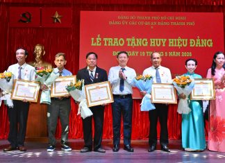 Đảng ủy các cơ quan Đảng TP. Hồ Chí Minh trao Huy hiệu Đảng đợt 19-5 năm 2026